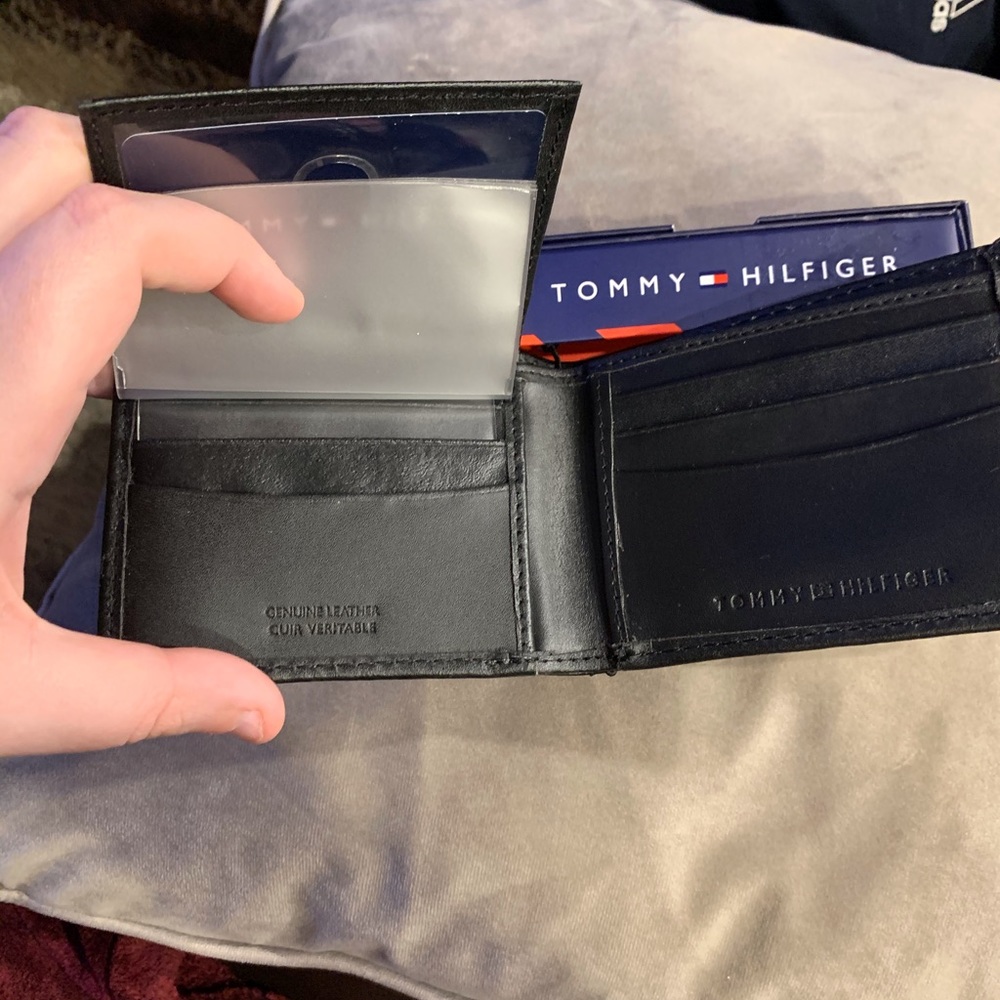 BNWT Wallet - Picture 4 of 6